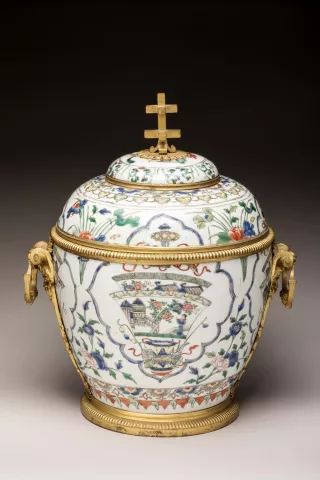 Jarre en porcelaine de Chine à décor de croix de Lorraine, vers 1710
